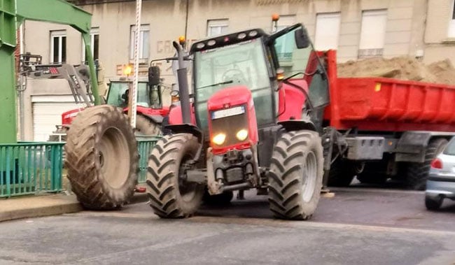 Tractor con una carga excesiva