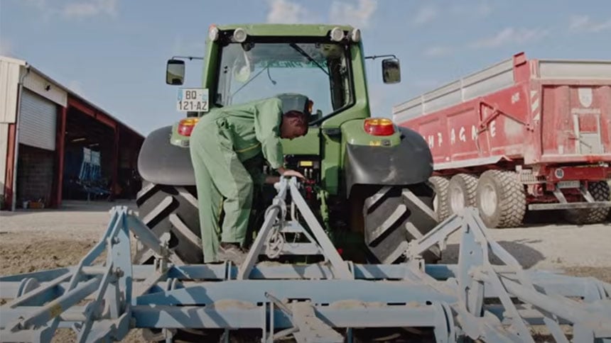 Bridgestone_John-Deere_Qualities-premium-agricultural-tyre_1