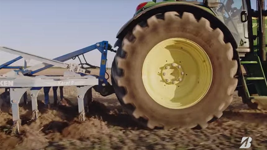 Bridgestone_John-Deere_Qualities-premium-agricultural-tyre_3