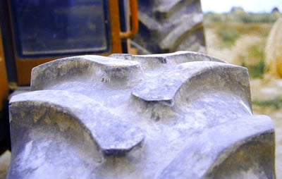 desgaste neumático tractor por una presión demasiado alta