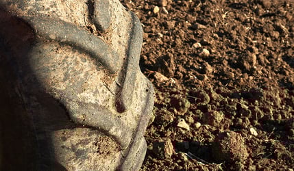 ¿Por qué mis neumáticos agrícolas no realizan suficientes horas?