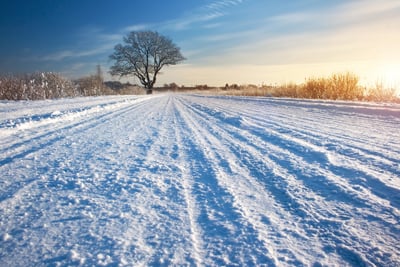 Carretera nevada, patinamiento del tractor